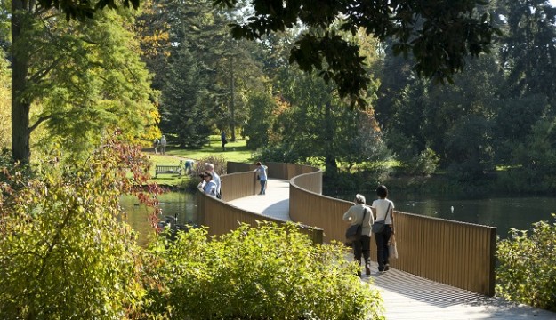 Visit the stunning Royal Botanic Gardens Kew