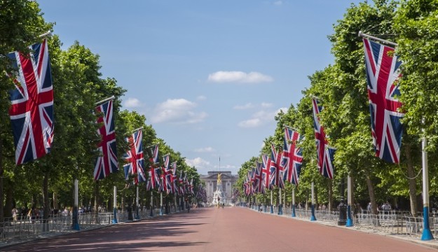 UNION JACKS AT THE READY!